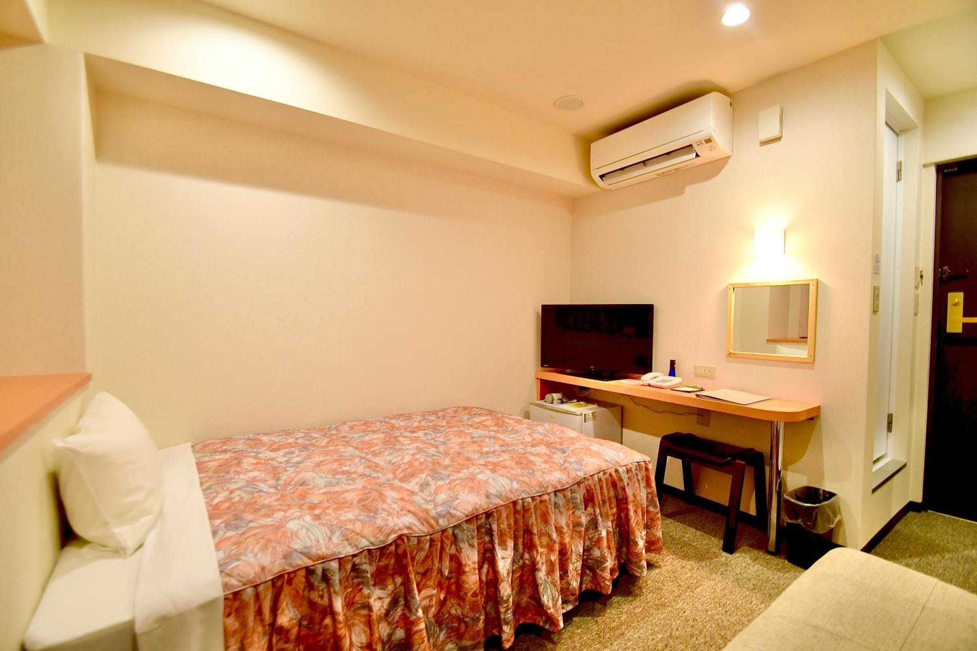 Himeji Ekimae Universal Hotel Minamiguchi Exterior foto